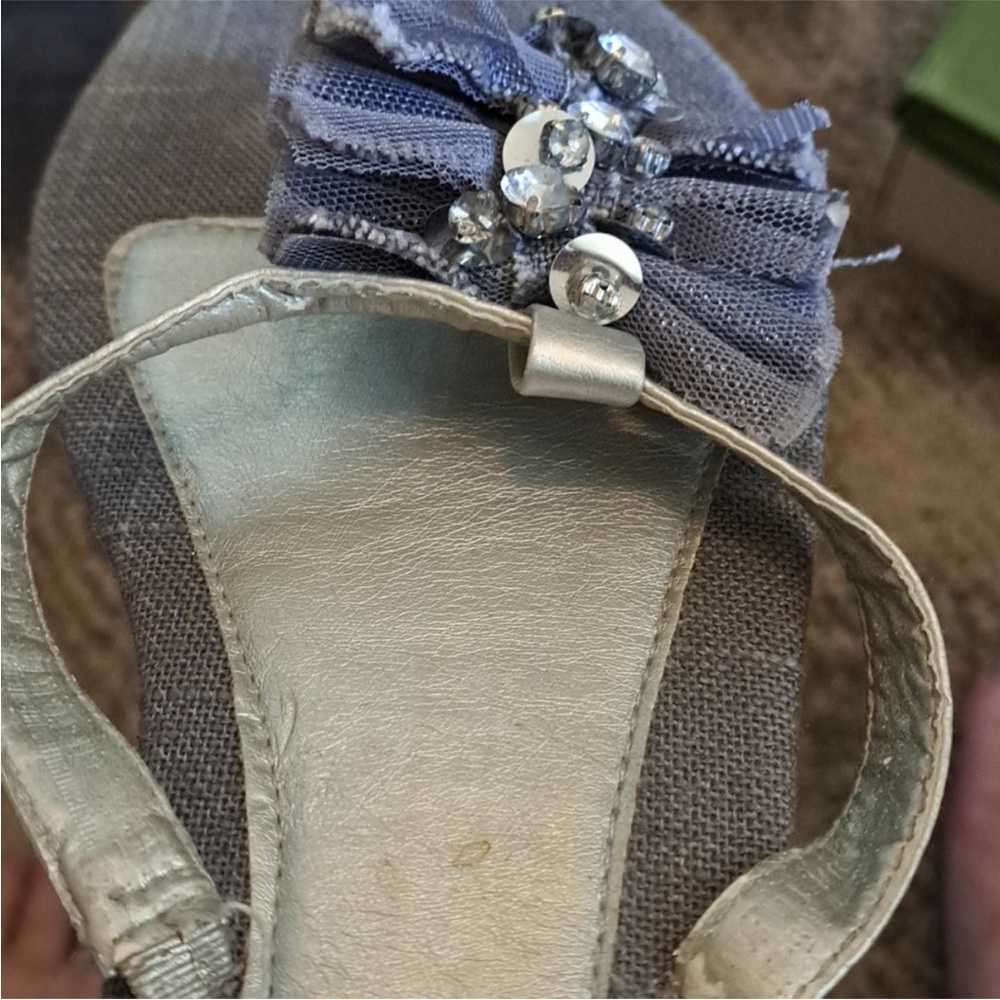 Simply Vera Vera Wang size 10 blue denim & silver thong sandal rhinestone detail - Picture 6 of 7
